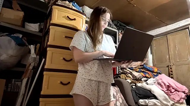 Snapshot of VelvetNoirra chatting on 04/04/26, 02:25 VelvetNoirra online show from 04/04/26, 02:25