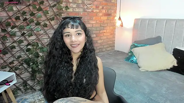 Hanna Clark   online show from 04/27/26, 12:36