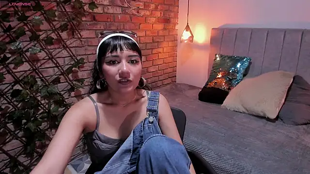 Hanna Clark   online show from 05/05/26, 12:02