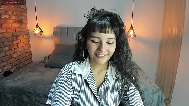 Hanna Clark   online show from 05/25/26, 12:00