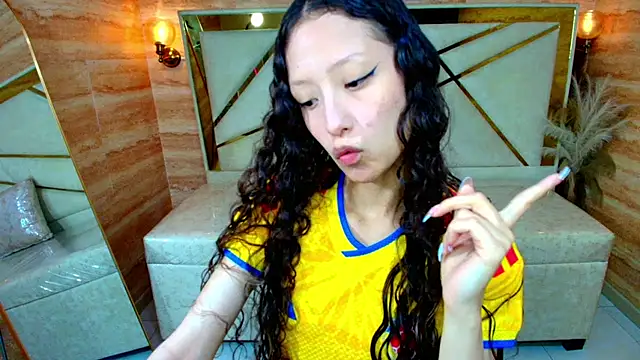 Snapshot of abby__r chatting on 07/07/26, 01:04 abby r online show from 07/07/26, 01:04
