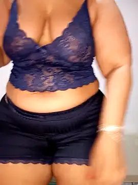 Snapshot of Sexy_yassimna chatting on 05/11/26, 12:22 Sexy yassimna online show from 05/11/26, 12:22