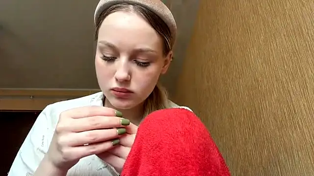 Snapshot of ElvieTribou chatting on 04/07/26, 08:15 ElvieTribou online show from 04/07/26, 08:15