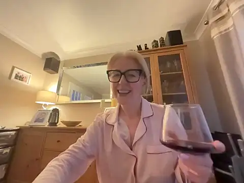 Laylaskyexx online show from 06/03/26, 08:36