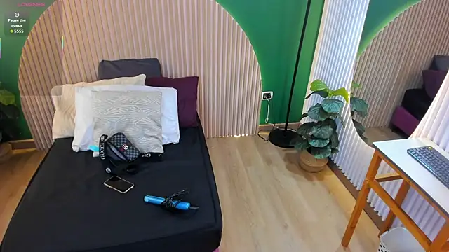 Alicecoule  online show from 06/14/26, 11:12