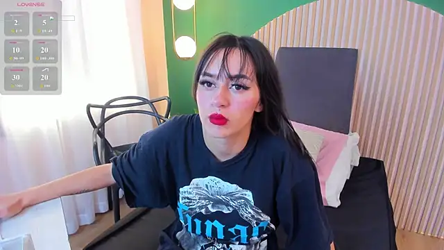 Alicecoule  online show from 06/22/26, 11:40