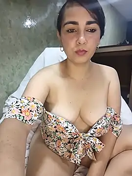 Snapshot of Emily_Divi69 chatting on 04/10/26, 12:16 Emily Divi69 online show from 04/10/26, 12:16