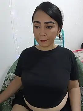 Snapshot of Emily_Divi69 chatting on 07/17/26, 11:42 Emily Divi69 online show from 07/17/26, 11:42