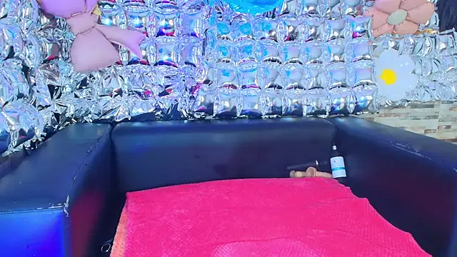 Snapshot of candy-paris chatting on 05/25/26, 01:39 candy-paris online show from 05/25/26, 01:39