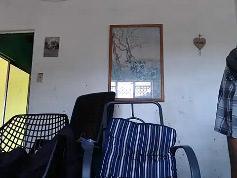 Snapshot of OfficialFrankX chatting on 04/08/26, 07:19 OfficialFrankX online show from 04/08/26, 07:19