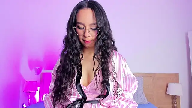 DaphneValucci online show from 05/13/26, 07:55
