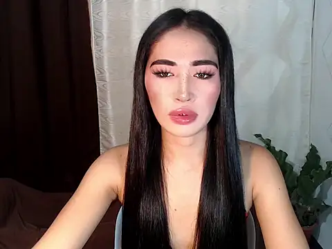Snapshot of urasiankylie chatting on 05/23/26, 01:37 urasiankylie online show from 05/23/26, 01:37