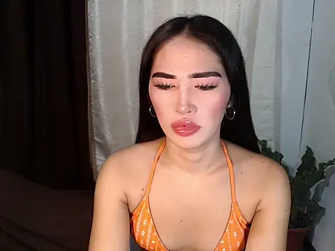 Snapshot of urasiankylie chatting on 05/29/26, 06:28 urasiankylie online show from 05/29/26, 06:28