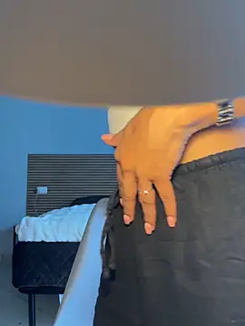 latinacaro- online show from 05/24/26, 10:42
