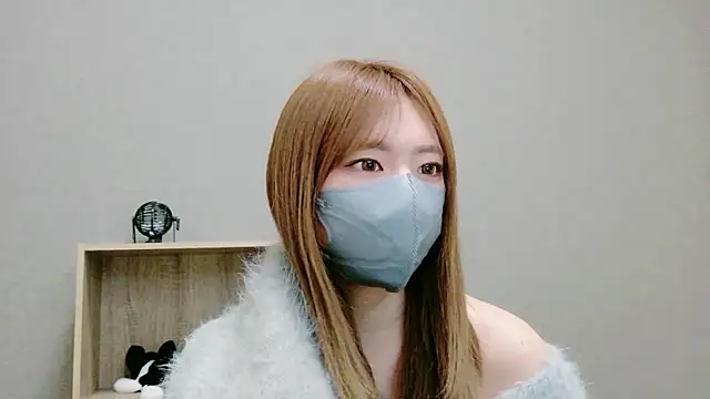 YUA 0425 online show from 04/23/26, 08:35