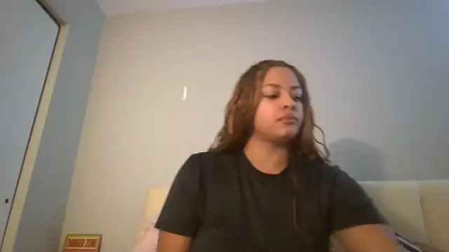 Snapshot of madzbailey chatting on 04/21/26, 01:42 madzbailey online show from 04/21/26, 01:42