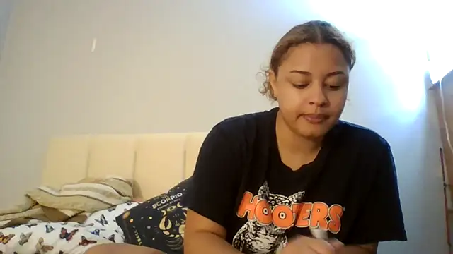 Snapshot of madzbailey chatting on 06/06/26, 01:43 madzbailey online show from 06/06/26, 01:43