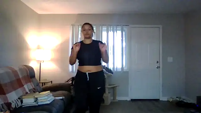 Snapshot of madzbailey chatting on 06/21/26, 10:56 madzbailey online show from 06/21/26, 10:56