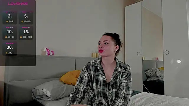 Snapshot of Aphrodite_Portman chatting on 05/26/26, 02:07 Aphrodite Portman online show from 05/26/26, 02:07