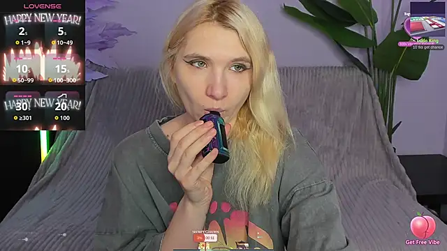 Kitty Blondie online show from 04/13/26, 02:17