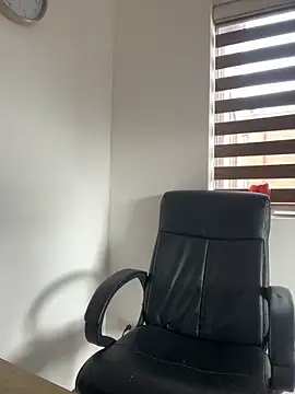 Snapshot of Isabella_varella- chatting on 05/12/26, 01:30 Isabella varella- online show from 05/12/26, 01:30
