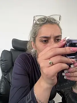 Snapshot of Isabella_varella- chatting on 06/12/26, 02:05 Isabella varella- online show from 06/12/26, 02:05