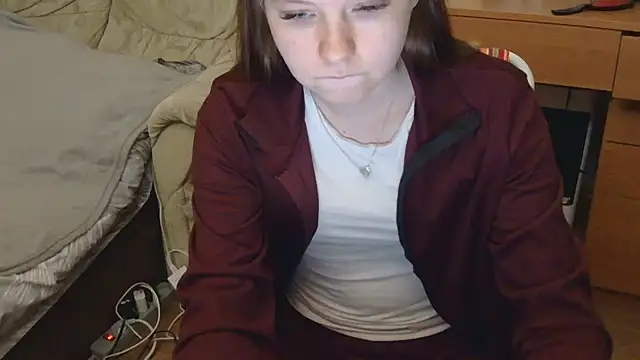JessicaHolland1 online show from 05/05/26, 07:55