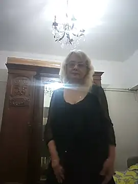 Snapshot of MatureElegantWidow chatting on 08/01/26, 12:32 MatureElegantWidow online show from 08/01/26, 12:32