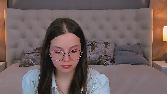 Snapshot of SYDNEY_DIAMONDS chatting on 04/05/26, 04:48 SYDNEY DIAMONDS online show from 04/05/26, 04:48