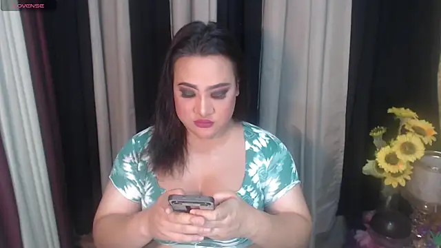 Snapshot of Freya_Goddess chatting on 04/04/26, 02:21 Freya Goddess online show from 04/04/26, 02:21