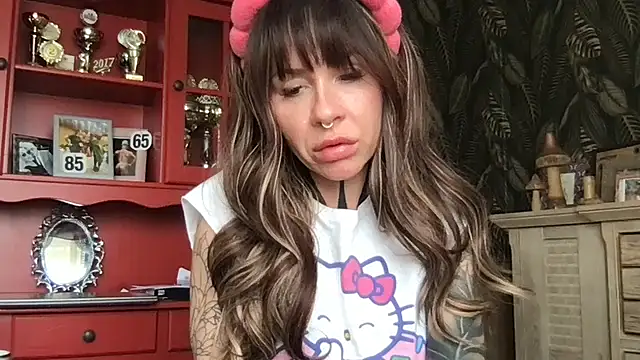 Snapshot of GoddessBetty chatting on 04/03/26, 12:58 GoddessBetty online show from 04/03/26, 12:58