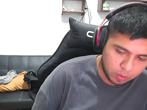 axellrz  online show from 04/03/26, 11:41