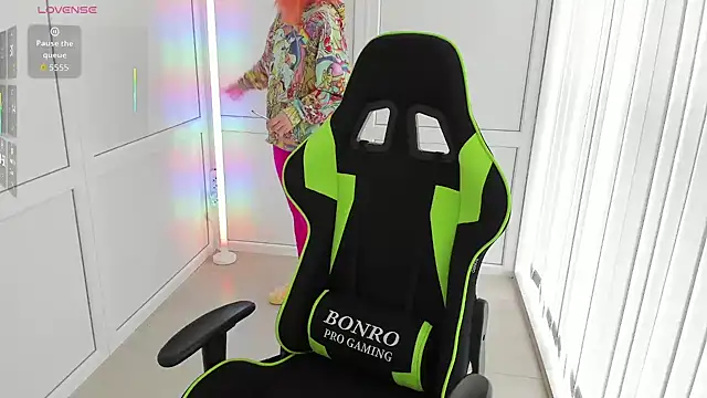 Snapshot of NightLeaf chatting on 04/06/26, 01:34 NightLeaf online show from 04/06/26, 01:34