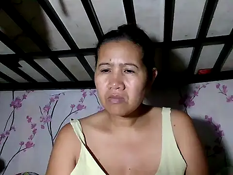 Snapshot of _SweetSmile chatting on 04/17/26, 12:57 SweetSmile online show from 04/17/26, 12:57