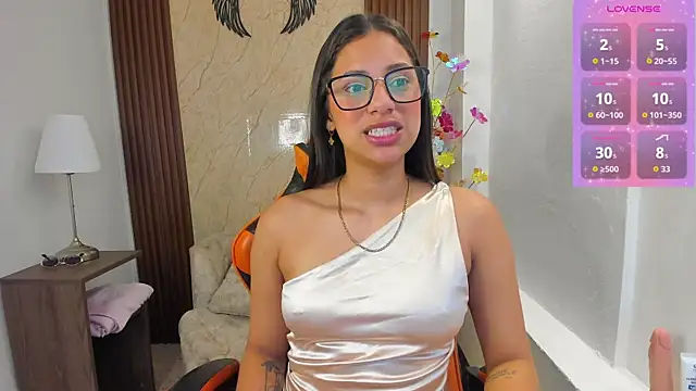Snapshot of Atiena_ chatting on 06/19/26, 07:50 Atiena online show from 06/19/26, 07:50