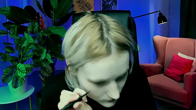 Snapshot of MicheleMarsh chatting on 04/04/26, 11:18 MicheleMarsh online show from 04/04/26, 11:18