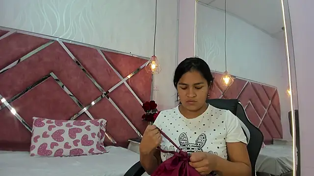 Snapshot of AprilMiiller chatting on 05/21/26, 12:56 AprilMiiller online show from 05/21/26, 12:56