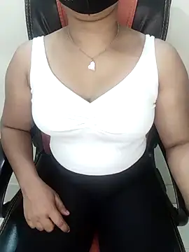 Snapshot of cute-bird- chatting on 04/03/26, 04:16 cute-bird- online show from 04/03/26, 04:16