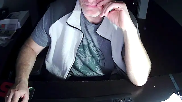 Shalun2000 online show from 04/19/26, 02:44