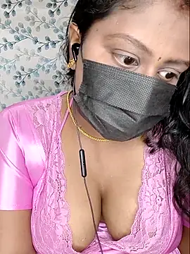 Snapshot of Romantic_Woman chatting on 04/15/26, 08:09 Romantic Woman online show from 04/15/26, 08:09