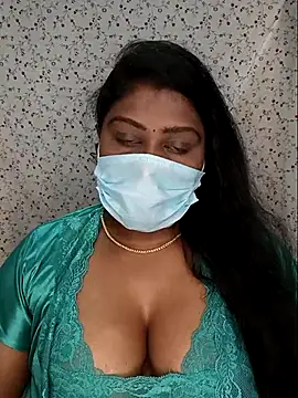 Snapshot of Romantic_Woman chatting on 05/05/26, 07:00 Romantic Woman online show from 05/05/26, 07:00