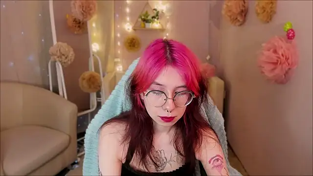 Snapshot of Alice_Nyx chatting on 04/05/26, 08:17 Alice Nyx online show from 04/05/26, 08:17