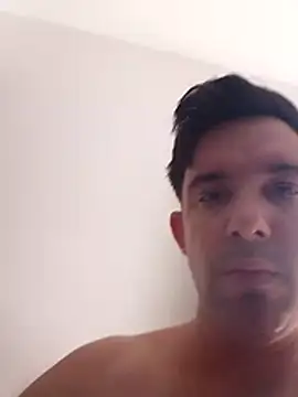 Roger1986  online show from 04/05/26, 03:09