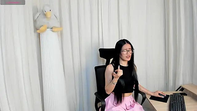 Snapshot of Astley_wolf chatting on 04/07/26, 12:49 Astley wolf online show from 04/07/26, 12:49