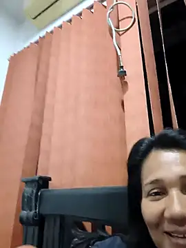 Snapshot of FuegolatinaX chatting on 04/04/26, 05:38 FuegolatinaX online show from 04/04/26, 05:38