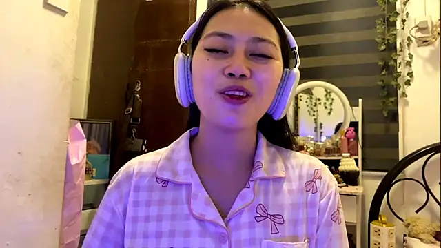 Snapshot of GlindaDejardin chatting on 05/14/26, 06:47 GlindaDejardin online show from 05/14/26, 06:47