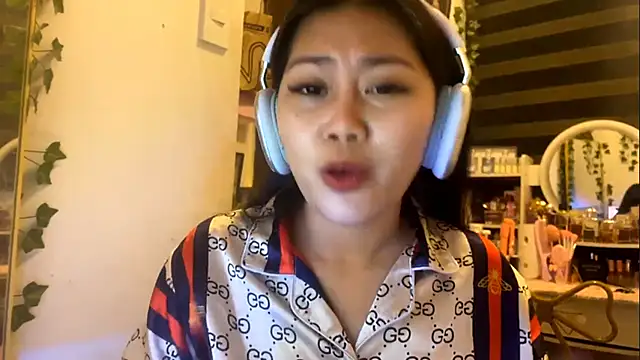 Snapshot of GlindaDejardin chatting on 05/17/26, 05:20 GlindaDejardin online show from 05/17/26, 05:20