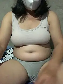Snapshot of candy-beo chatting on 06/10/26, 01:06 candy-beo online show from 06/10/26, 01:06