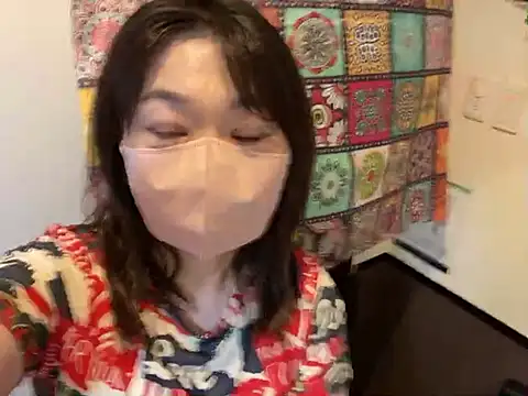Snapshot of lemonade_madame chatting on 06/19/26, 12:37 lemonade madame online show from 06/19/26, 12:37