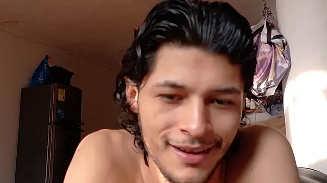 Snapshot of -Apolo_ayala-_- chatting on 04/24/26, 01:02 -Apolo ayala- - online show from 04/24/26, 01:02